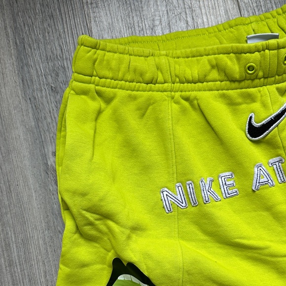 Nike Mens Loose Fit Athletics Shorts Neon Lime Green Size L - Picture 4 of 6